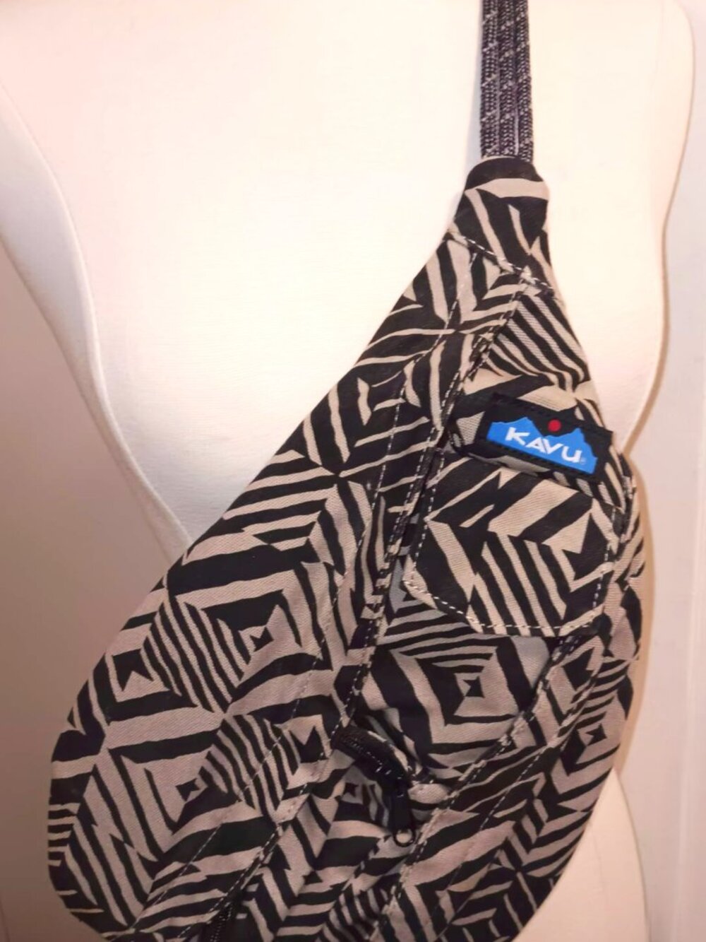 Kavu sling cross body bag, geometric black and tan.